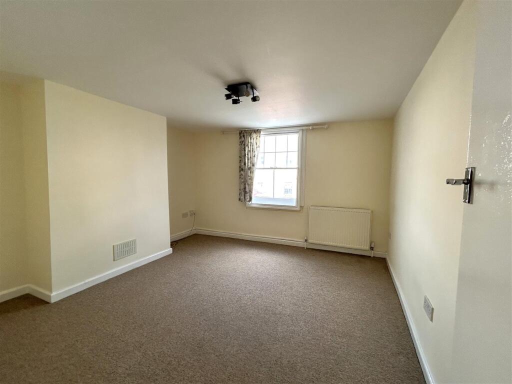 London Road, Chippenham photo 3
