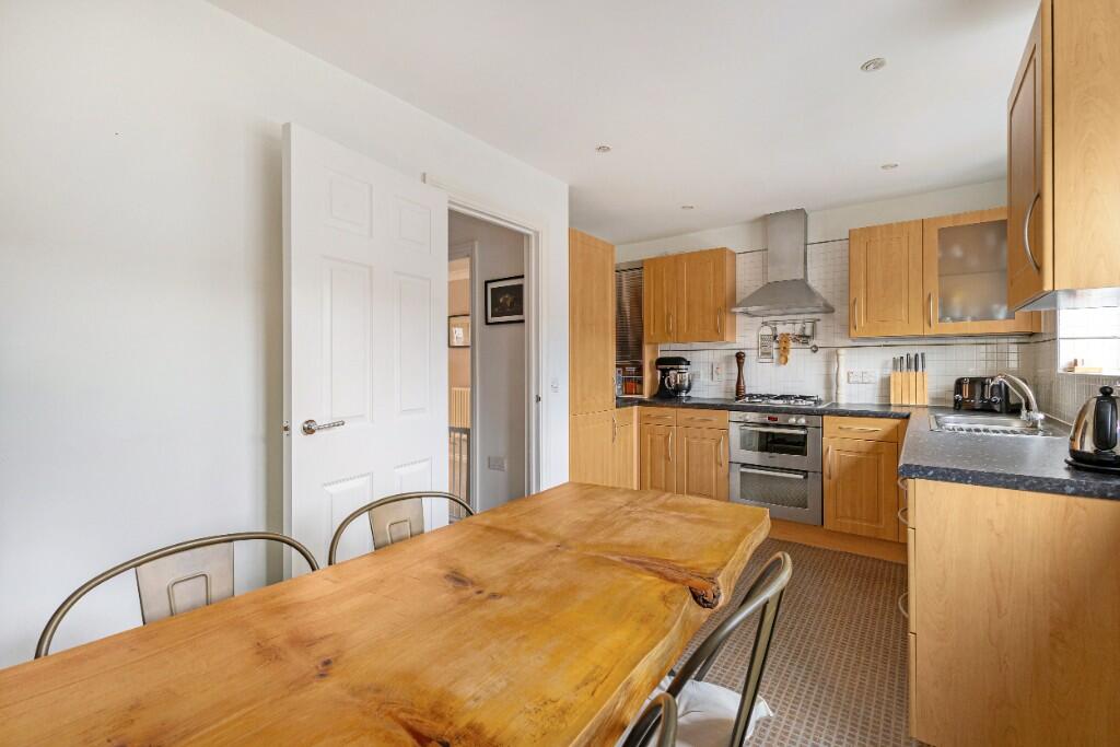 The Oaks, Newbury, Berkshire, RG14 7UX photo 3