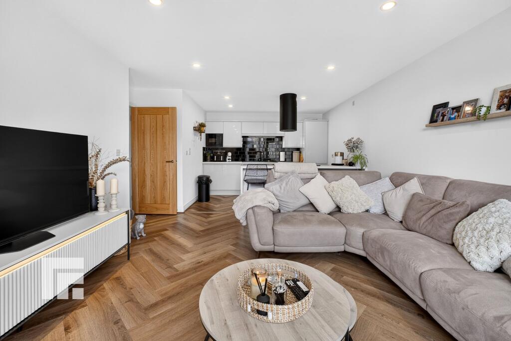 Apartment in Cardiff, Grangetown - View 4