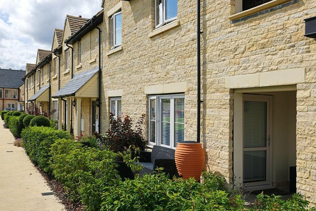 Shilton Road,
Burford,
OX18 4PA