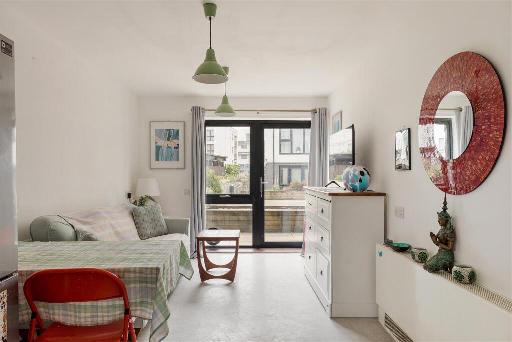 Apartment in London, Higham Hill - View 2