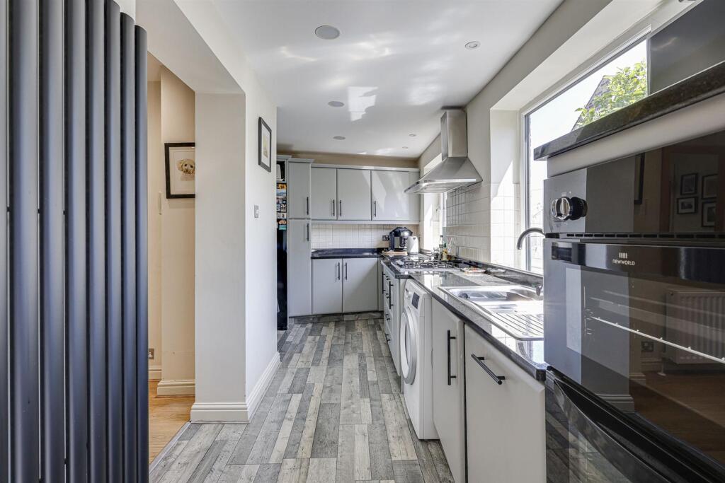 House in Kirklees, Little Lepton, Kirkburton - View 2