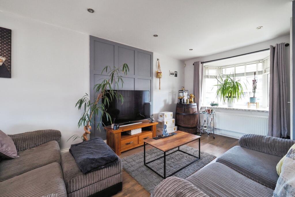 House in Nottingham, Nottinghamshire - More