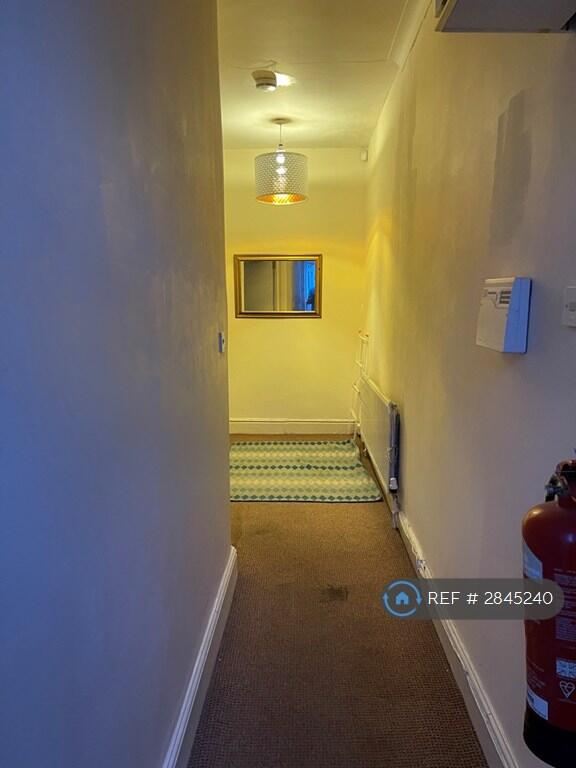 5 bedroom terraced house for rent