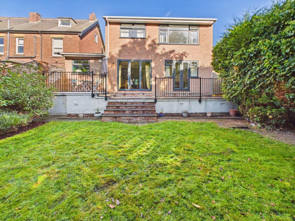 House in North East Derbyshire, Greendale, Dronfield - View 2