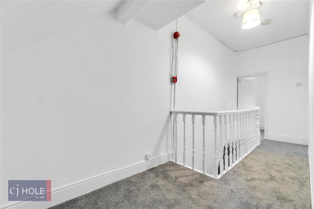 5 bedroom terraced house for rent
