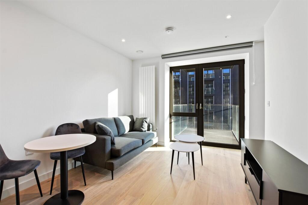 Main image of property: 30 Shipwright Street, London, E16