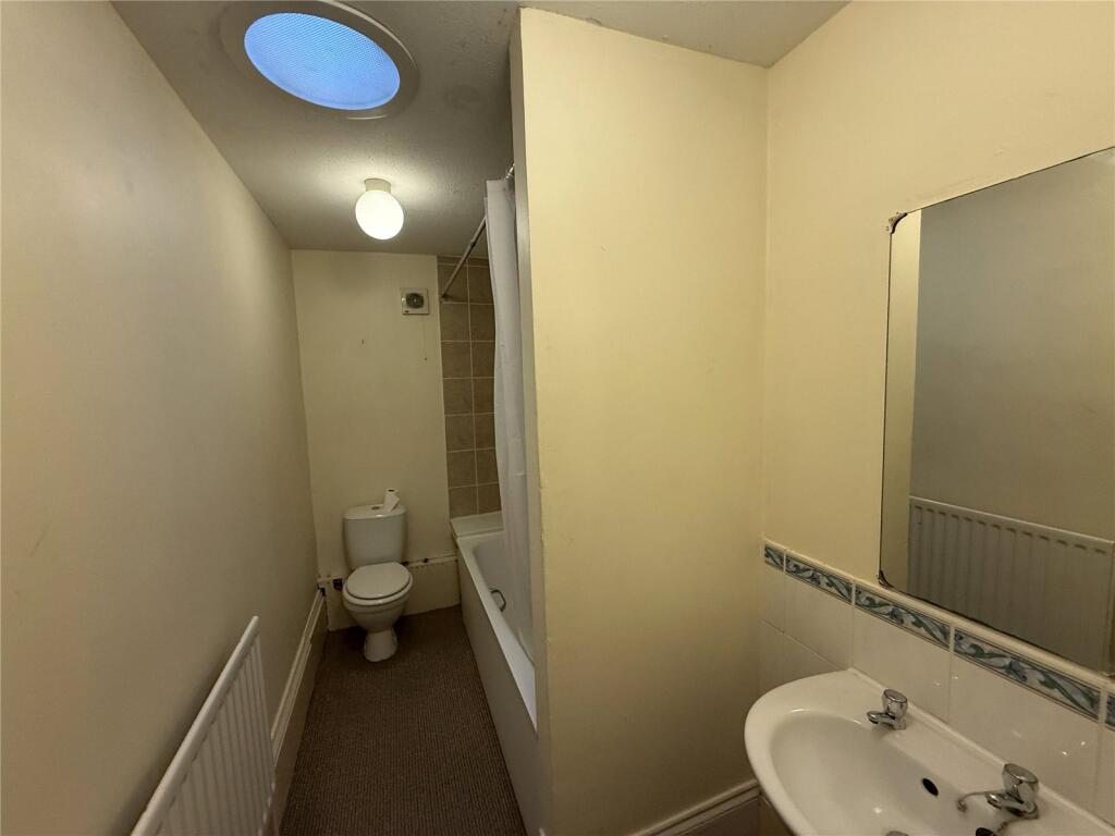 Apartment in Ryde, Isle of Wight - View 3