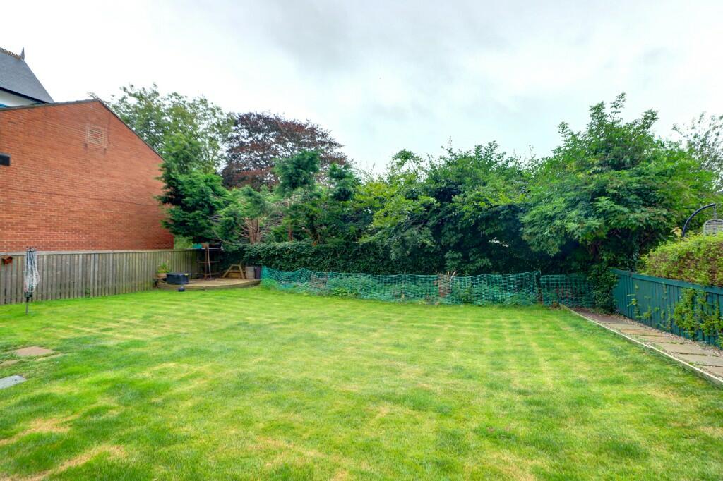 Flat 9, 3 Upgang Lane, Whitby, North Yorkshire, YO21 3DT photo 2
