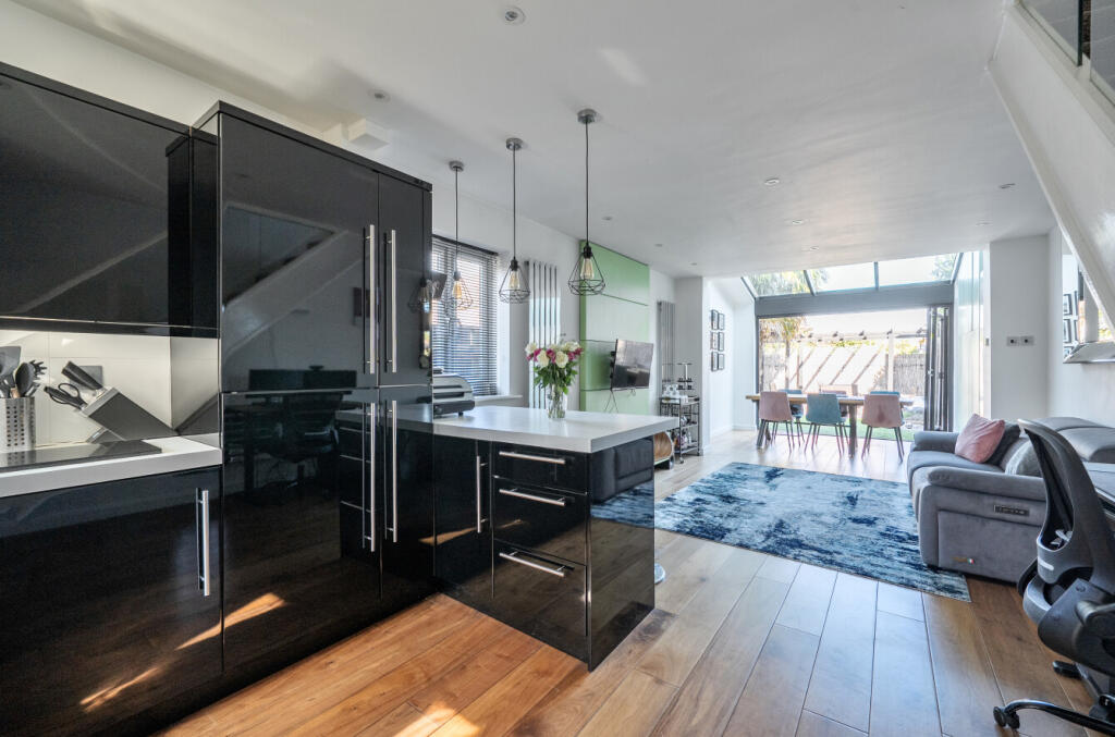 House in Guildford - View 4