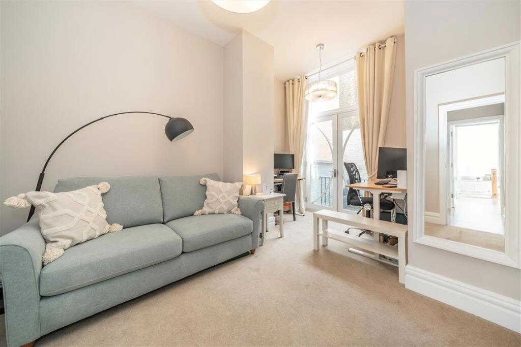 Apartment in London - More