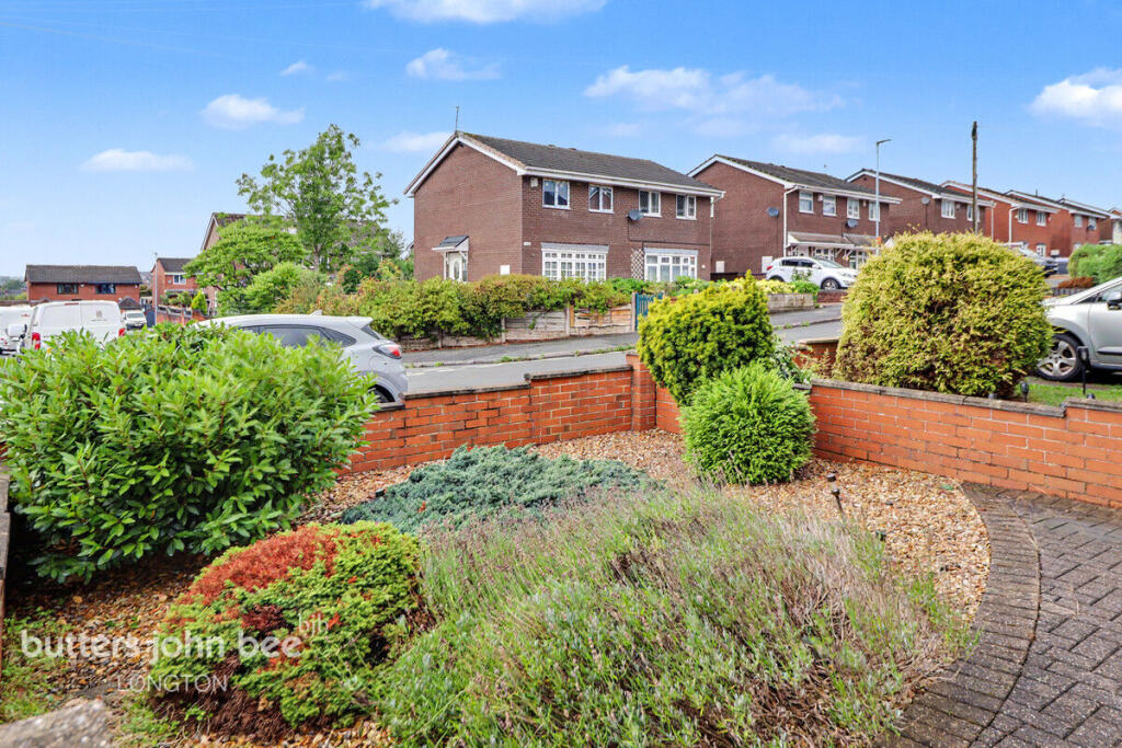 House in Stoke-on-Trent - View 2