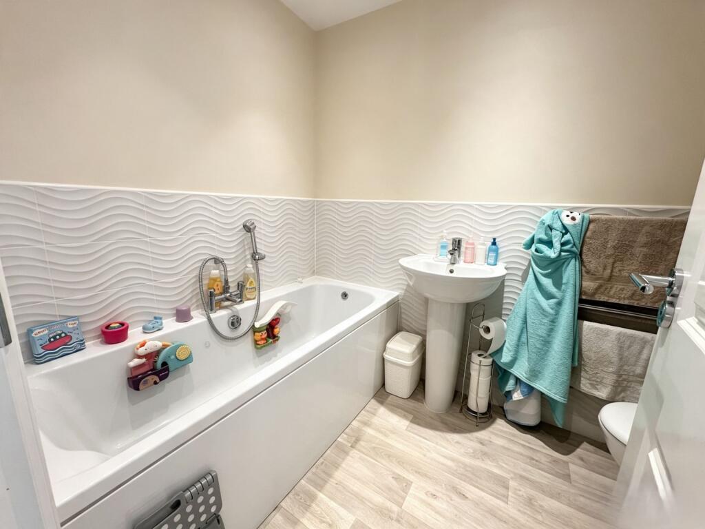 House in Teignbridge, Dawlish - More