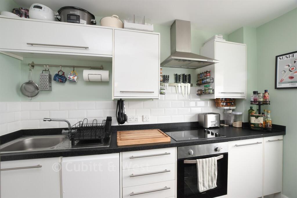 Apartment in Sutton - View 4