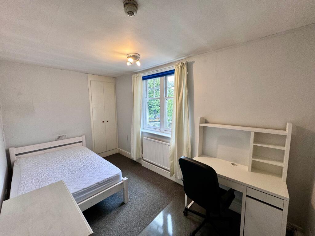 Apartment in Nottingham, Carrington - More