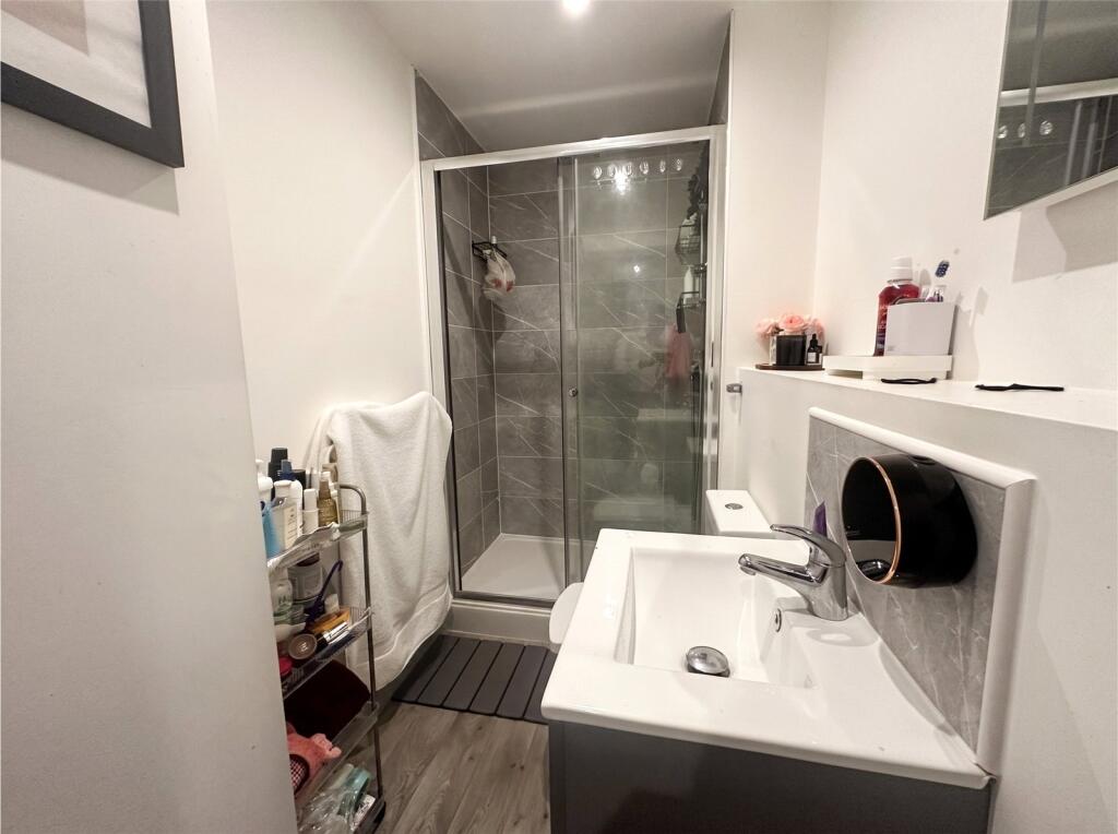 Apartment in Wolverhampton, West Midlands - View 4