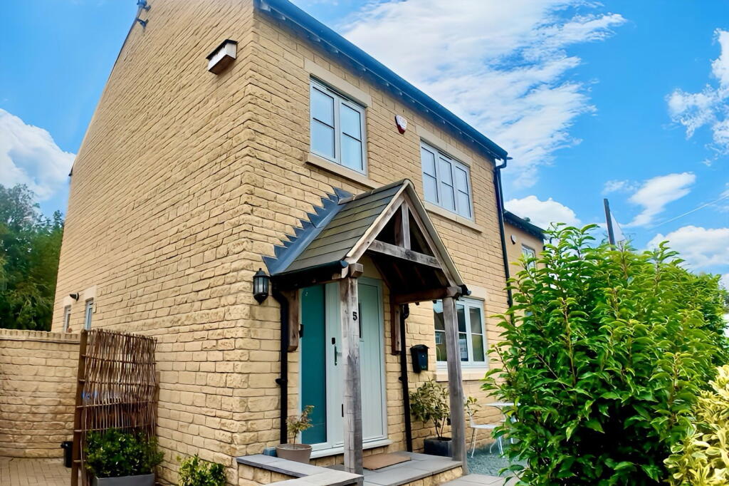 Main image of property: High Street, Milton-under-Wychwood, OX7 6LA