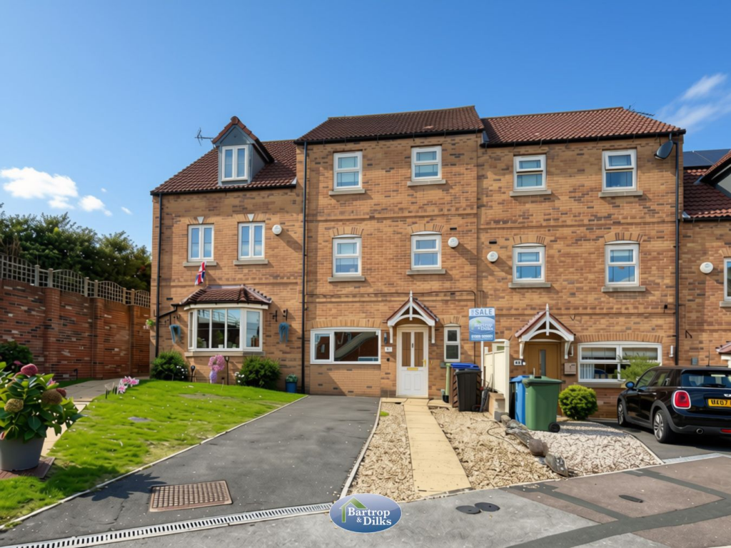 4-bed house on Maple Leaf Gardens, Worksop, S80, £220,000