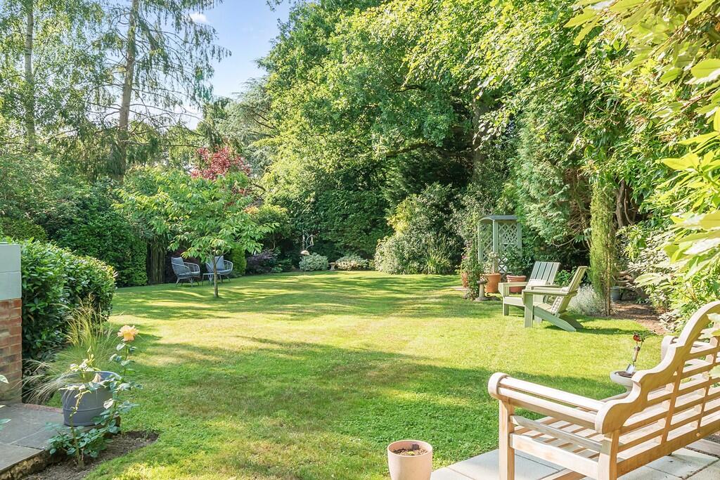 Storrington - well presented family home photo 3