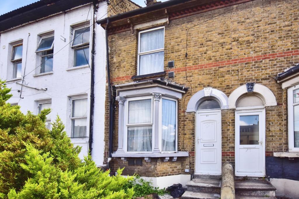Main image of property: Luton Road, Chatham, Kent, ME4