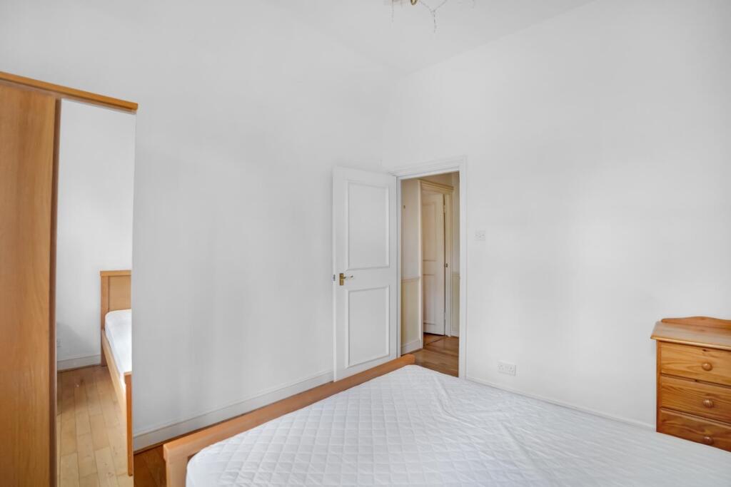 House in London - View 5