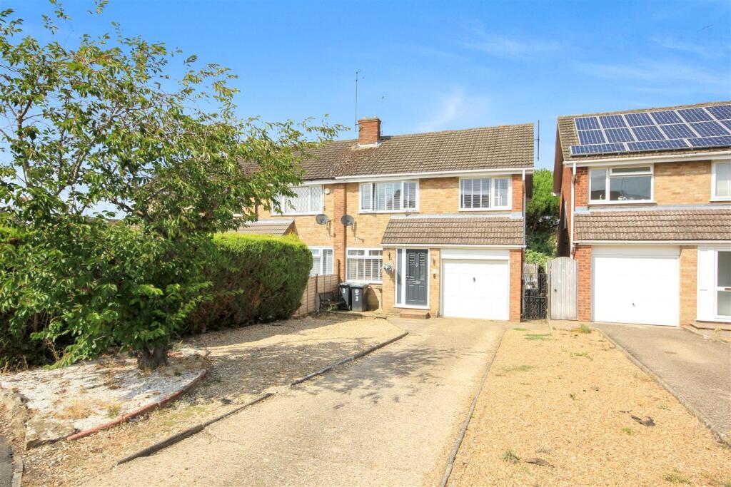3-bed house on NN10, Keats Way, Rushden, £300,000
