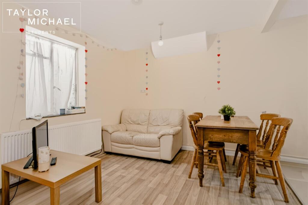 4 bedroom terraced house for rent