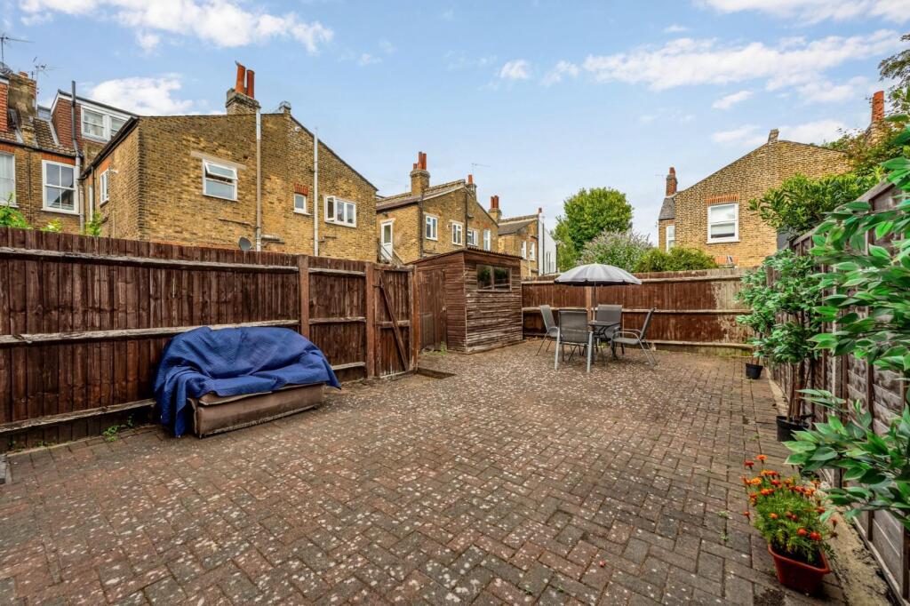 House in London - View 2