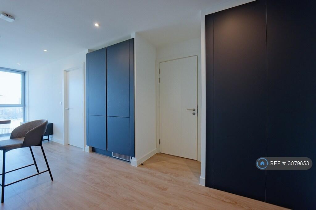 Apartment in Manchester, City Centre - View 4