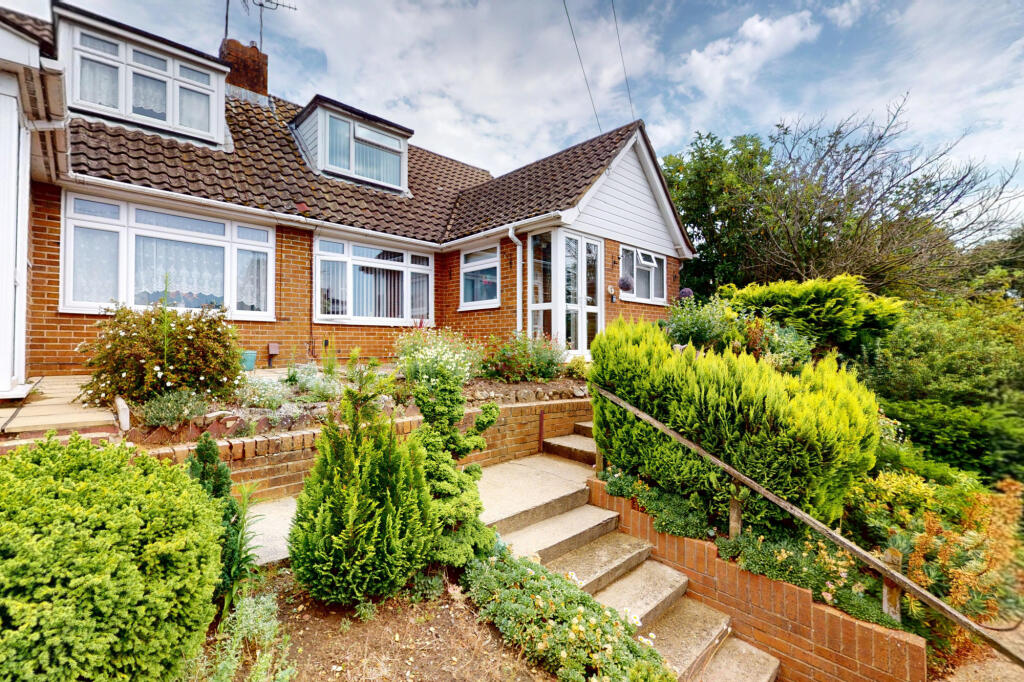 Main image of property: Yeoman Gardens, Ashford TN24 0NQ