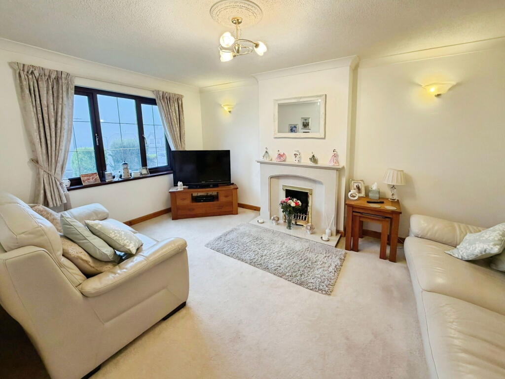 Poplar Close, Sketty, Swansea, SA2 9HP photo 4