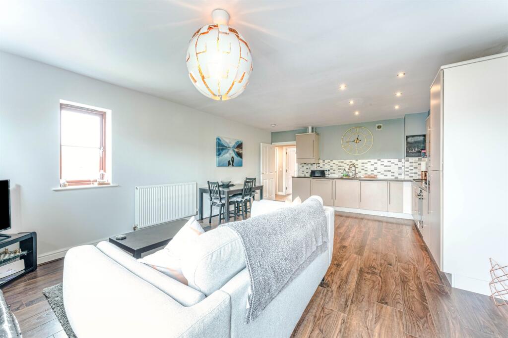 Apartment in Basingstoke and Deane, Rooksdown - View 5