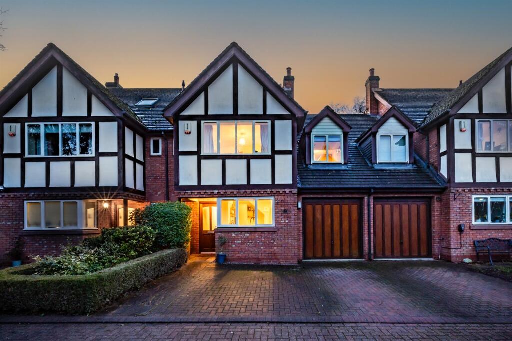 Main image of property: 37 St. Johns Way, Sandiway, CW8 2LX