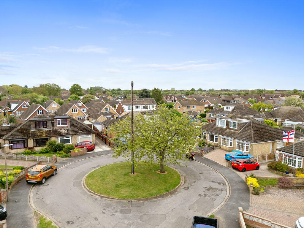 4-bed semi-detached on Thornton Court, New Waltham, £209,950