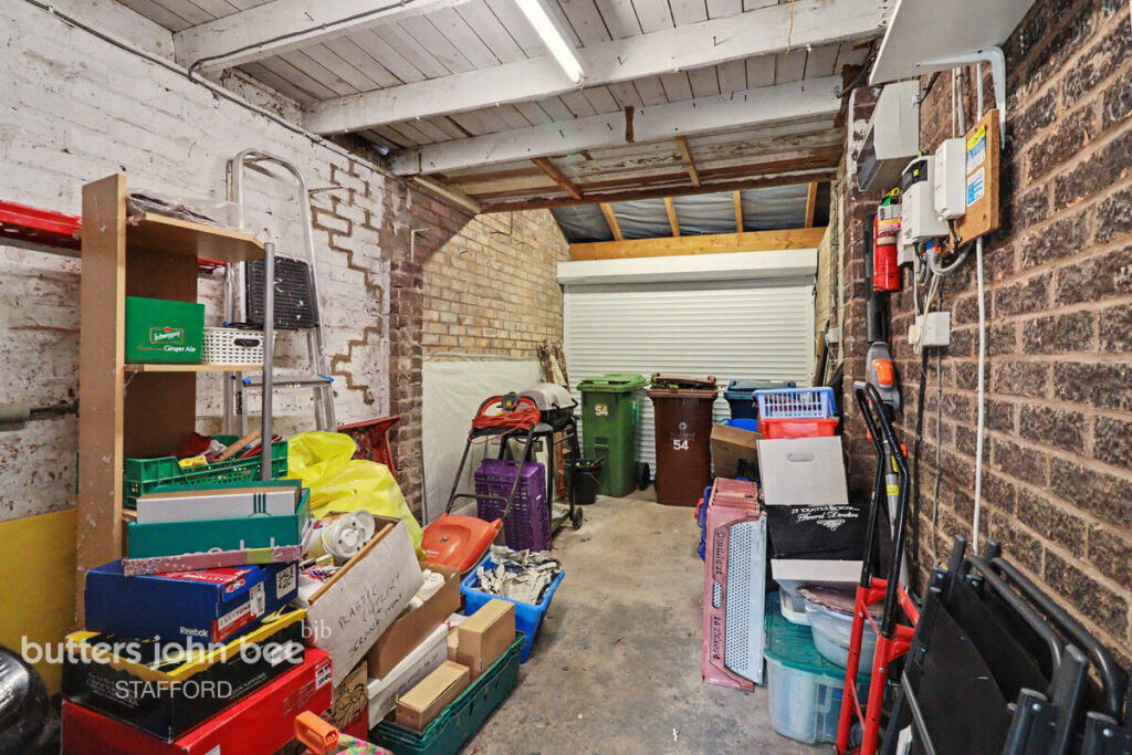 House in Stoke-on-Trent - More