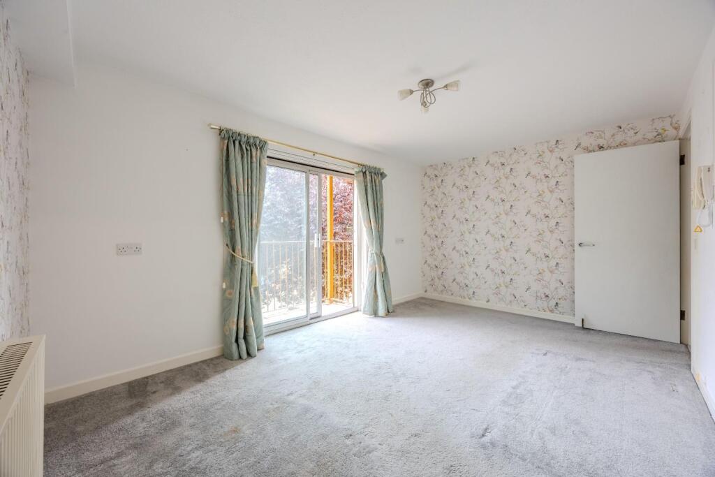 Apartment in Southend-on-Sea - View 4