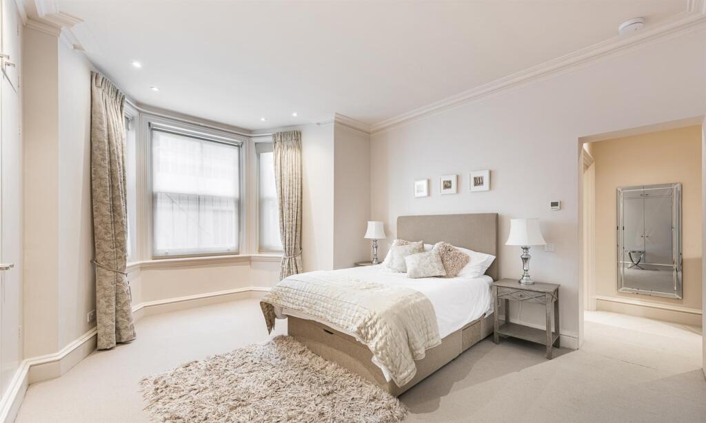 Apartment in London - More