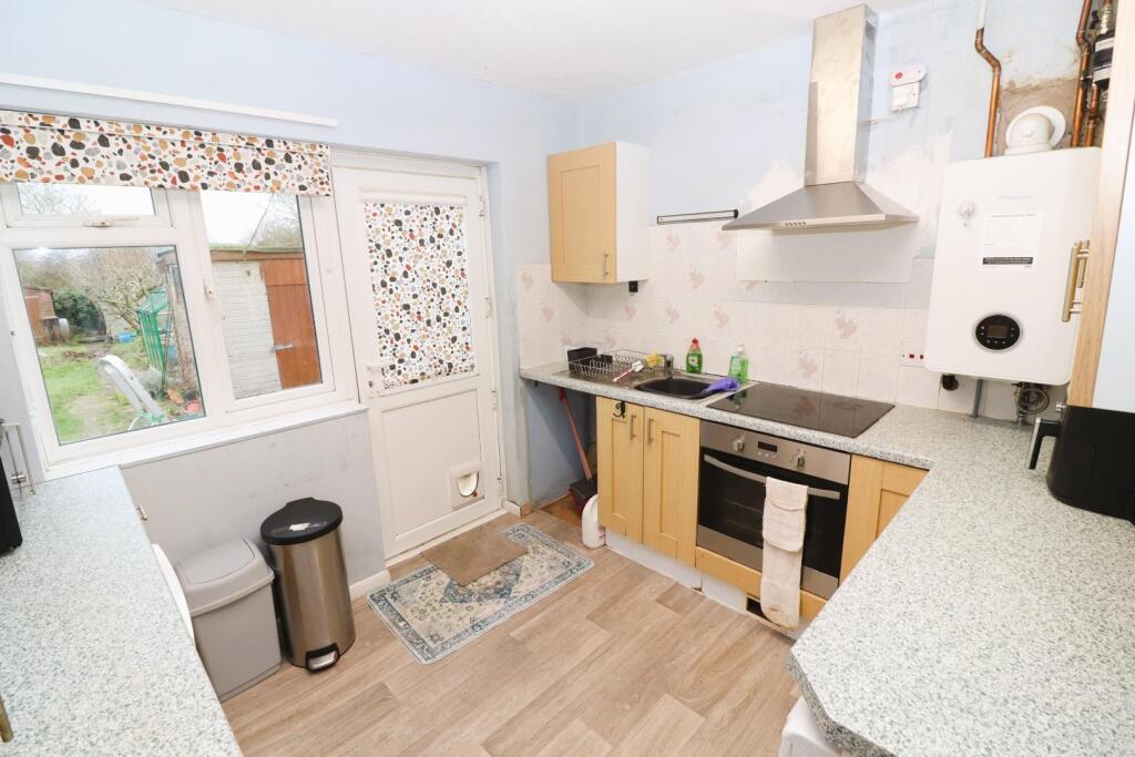 St. Margarets Avenue, Rushden, NN10 9PW photo 4