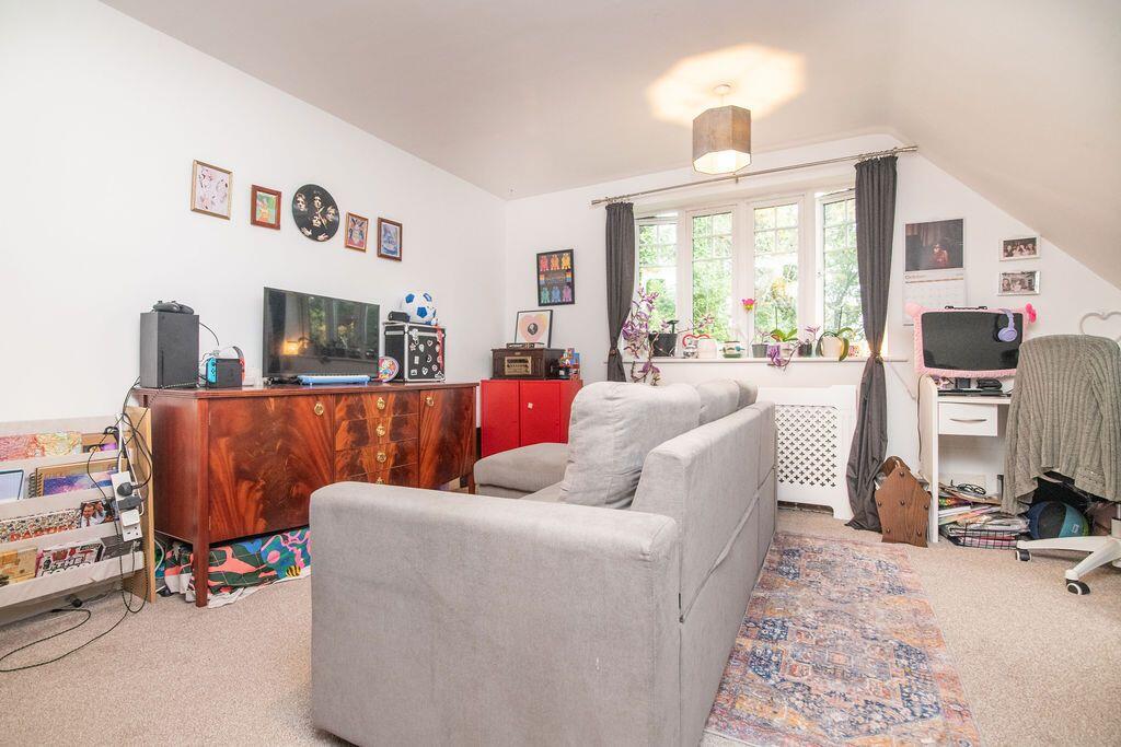 Apartment in Redditch, Worcestershire - More