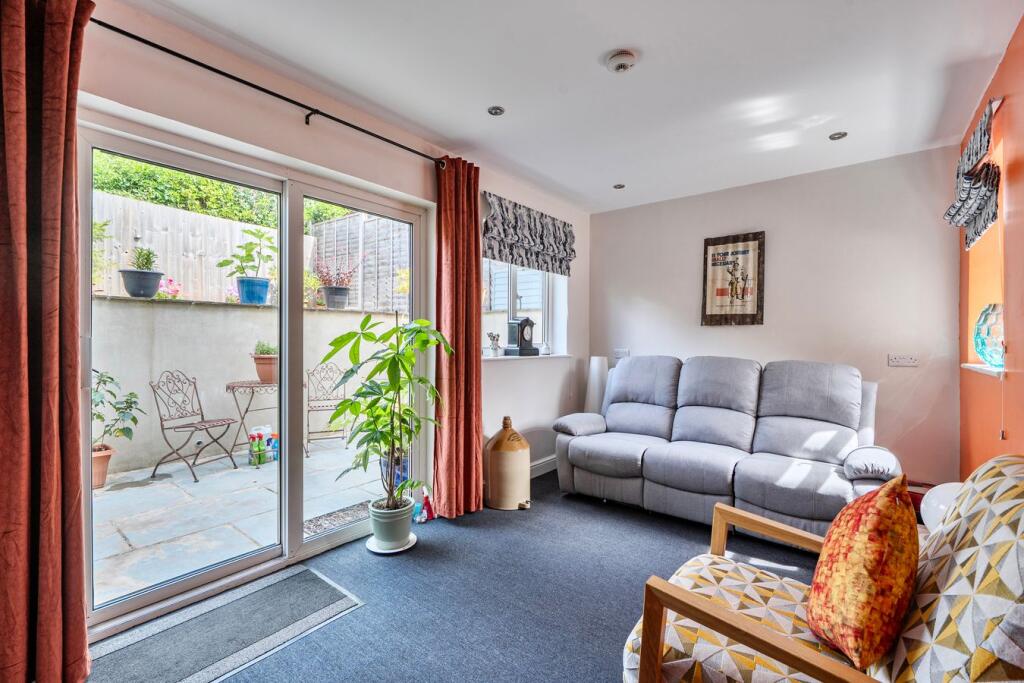 Woodbury Avenue, Wells, BA5 photo 4