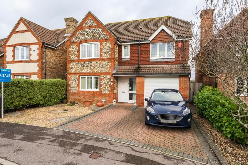 Main image of property: Glenney Close, Lee-on-the-Solent, PO13 8FD