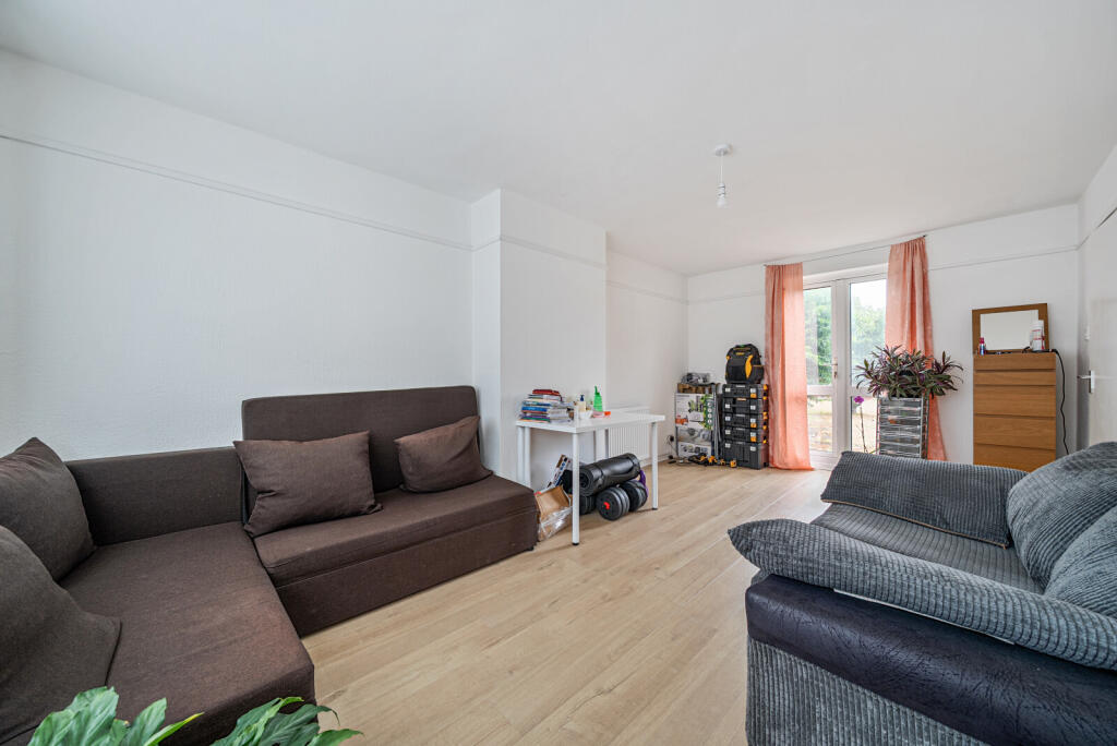 House in Woking, Westfield - View 2