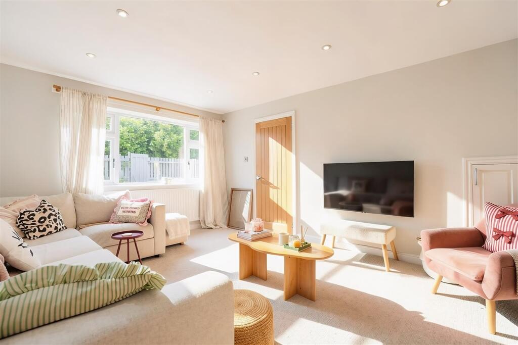 House in Calderdale, Hullenedge, Little Bradley - View 5