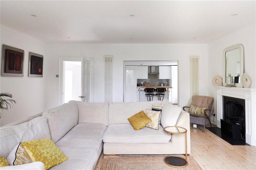 Apartment in London, Mortlake - View 4
