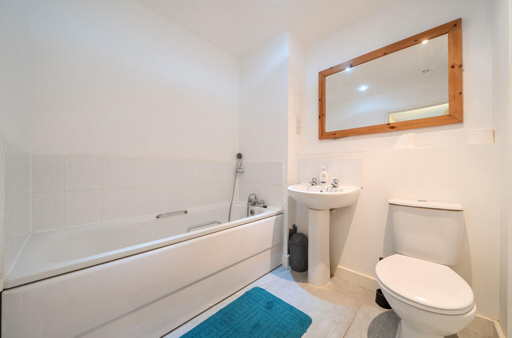 Apartment in London, Royal Borough of Greenwich - More