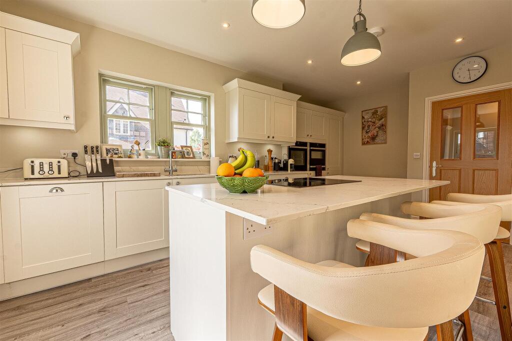 Augustin Drive, Wimborne photo 3