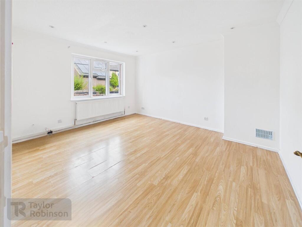 House in Redhill - View 2