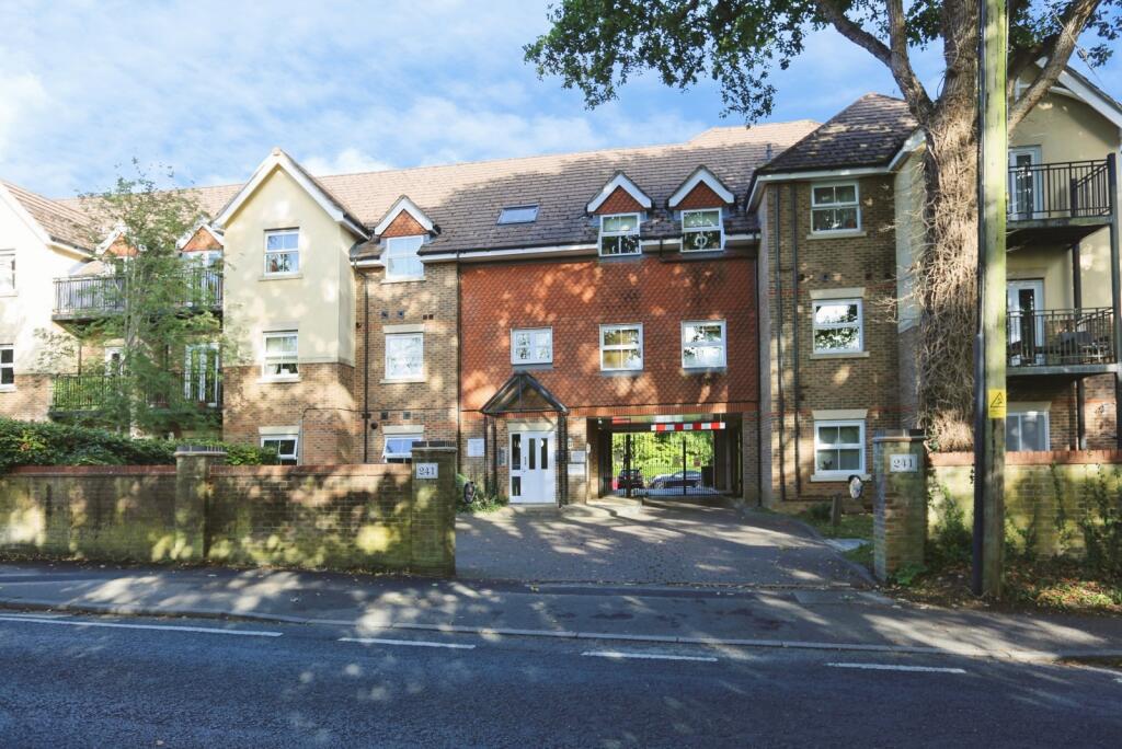 2-bed flat on Simpkins Court, 241 Hursley Road, Eastleigh, Hampshire, SO53, £195,000