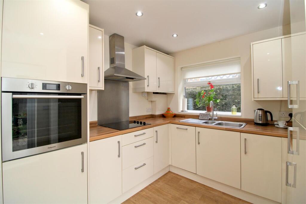 Upper Chyngton Gardens, Seaford photo 3