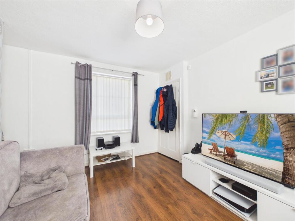 House in Wirral, Liverpool City Region - View 5
